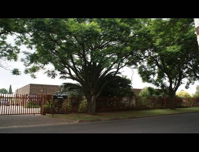 17 BEDROOM HOUSE FOR SALE IN WITBANK EXT 5